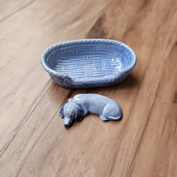 2 Vintage Dutch Hand Painted Ceramic Bunny, 4 Egg Holders, and Dog with Basket - Picture 9 of 14